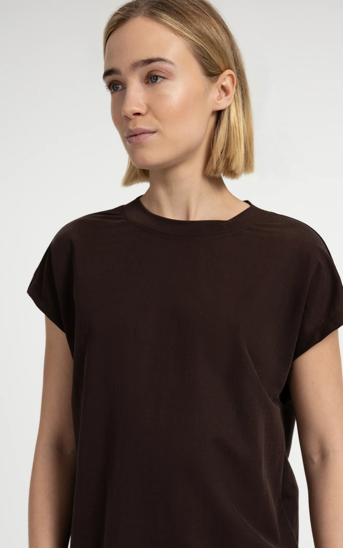 Aubergine Sleeveless top with Crew Neckline