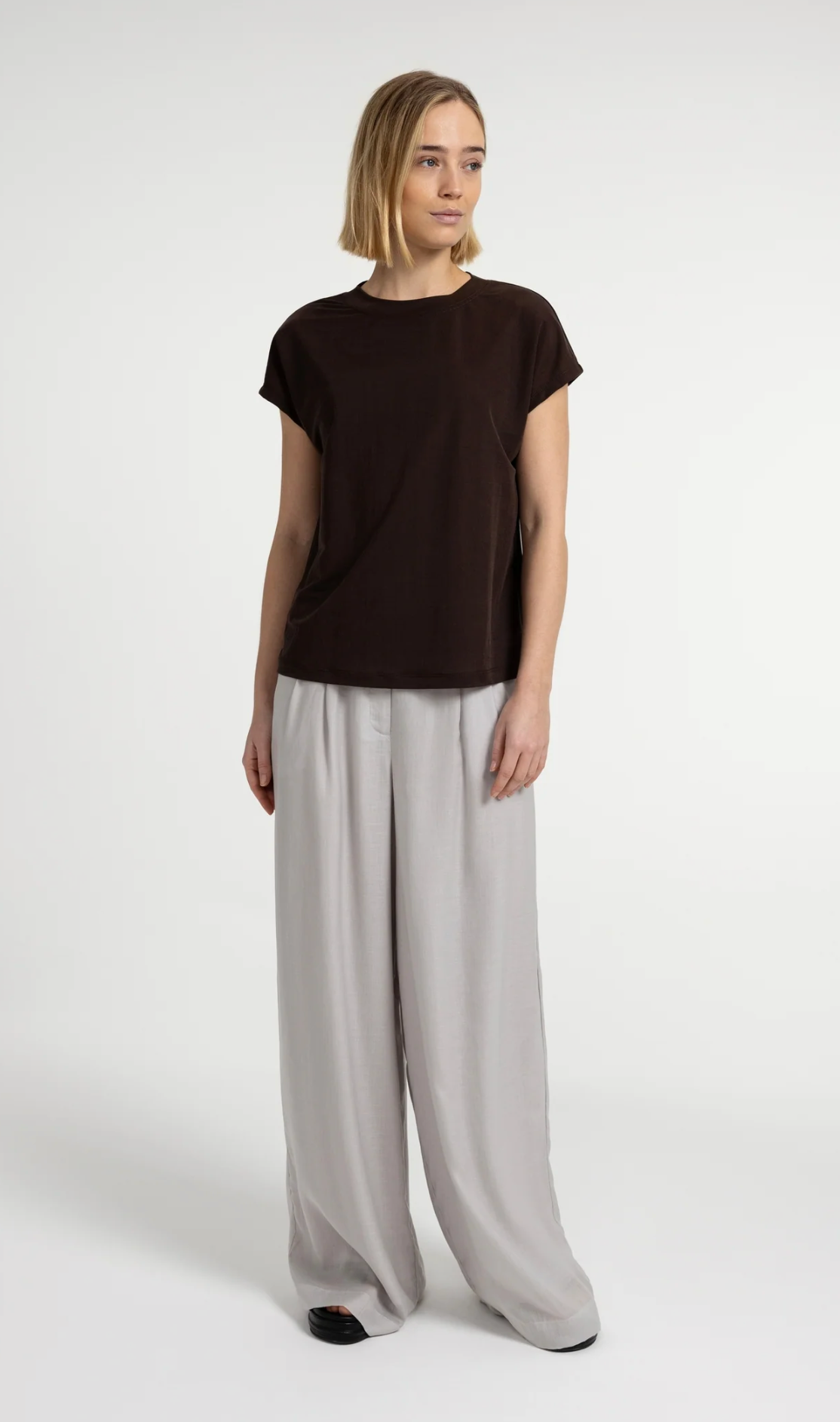 Aubergine Sleeveless top with Crew Neckline