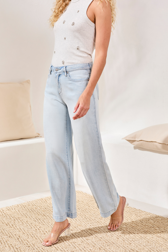 Audrey Hugging Flowy Wide Denim