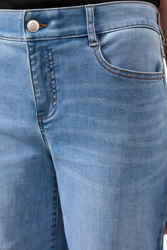 Audrey Hugging Wide Crop Jean